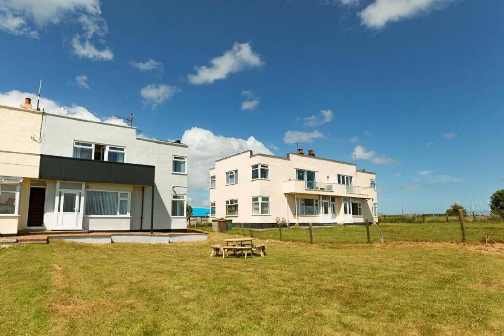 Beachfront Apartment - Ground Floor Apartment With Sea Views, Next To The Beach, Bridlington, North Yorkshire Bessingby Buitenkant foto