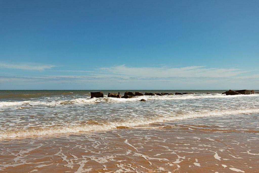 Beachfront Apartment - Ground Floor Apartment With Sea Views, Next To The Beach, Bridlington, North Yorkshire Bessingby Buitenkant foto