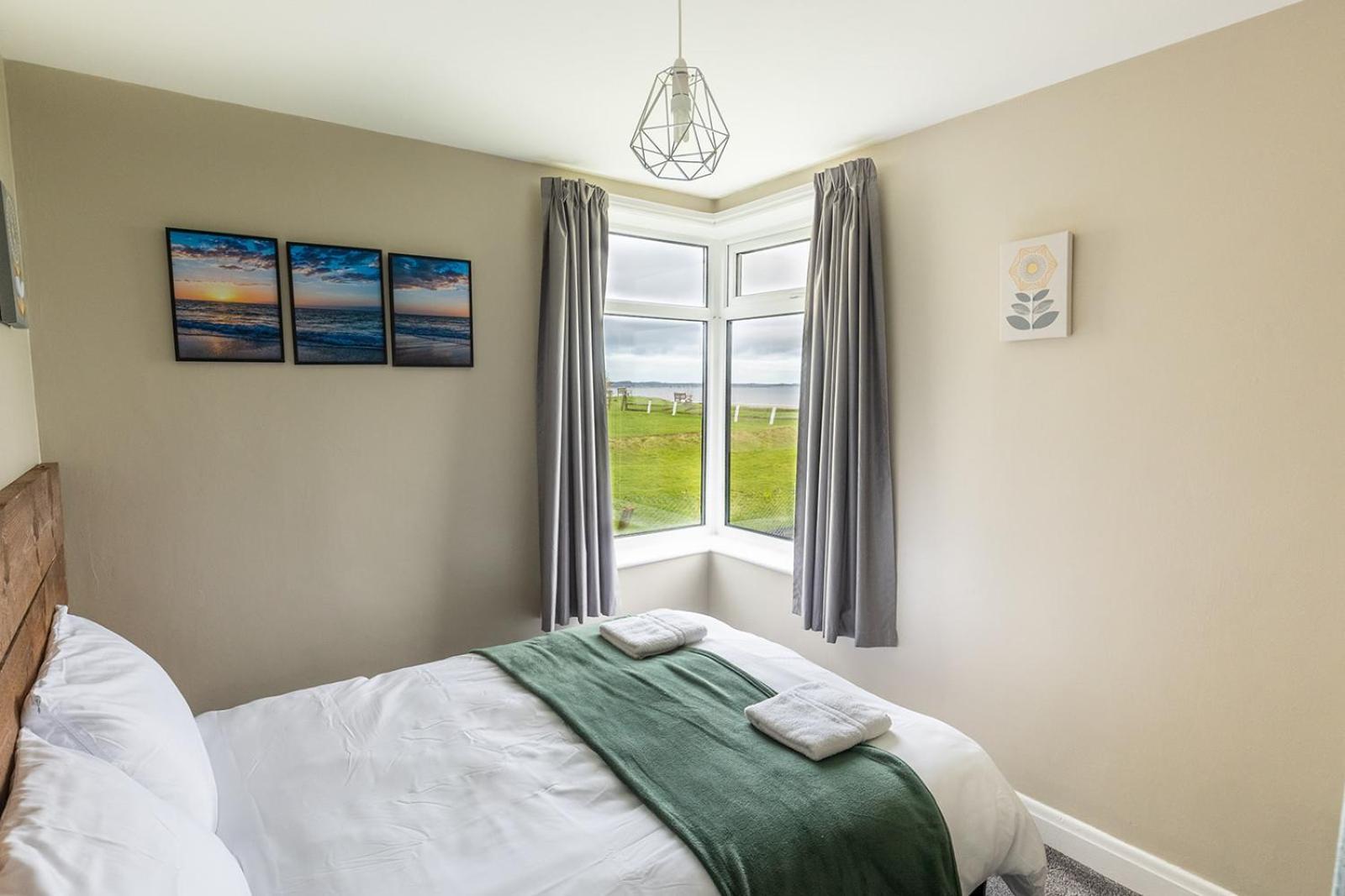 Beachfront Apartment - Ground Floor Apartment With Sea Views, Next To The Beach, Bridlington, North Yorkshire Bessingby Buitenkant foto