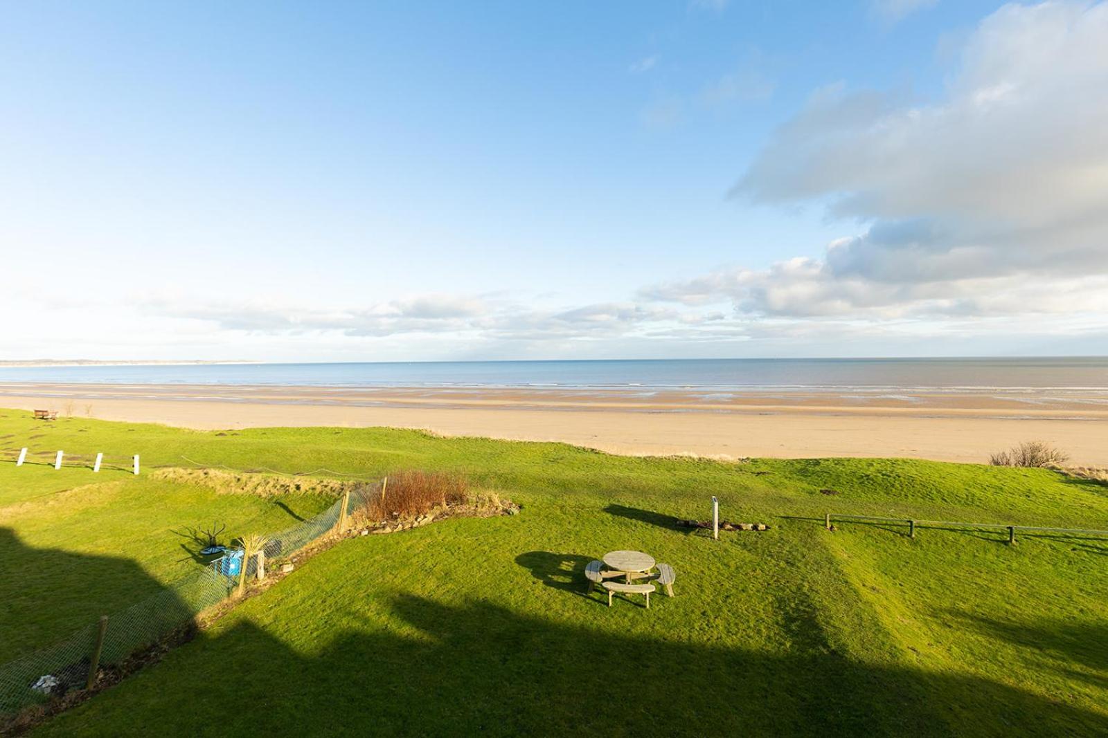 Beachfront Apartment - Ground Floor Apartment With Sea Views, Next To The Beach, Bridlington, North Yorkshire Bessingby Buitenkant foto