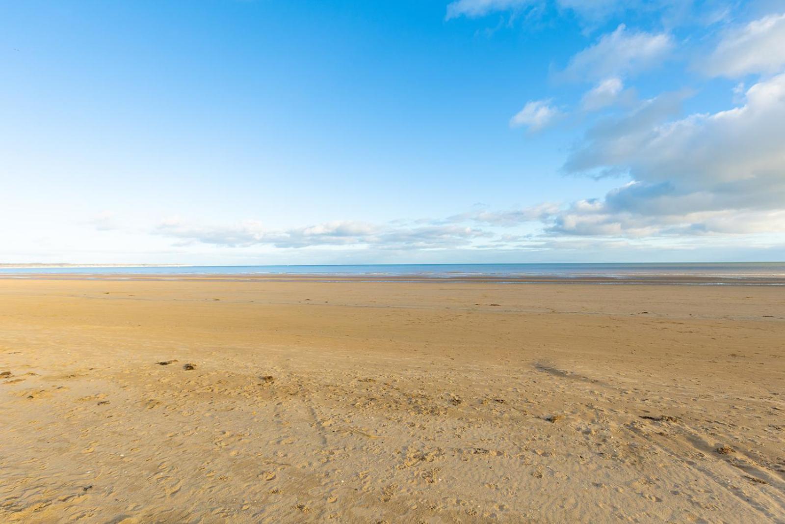Beachfront Apartment - Ground Floor Apartment With Sea Views, Next To The Beach, Bridlington, North Yorkshire Bessingby Buitenkant foto