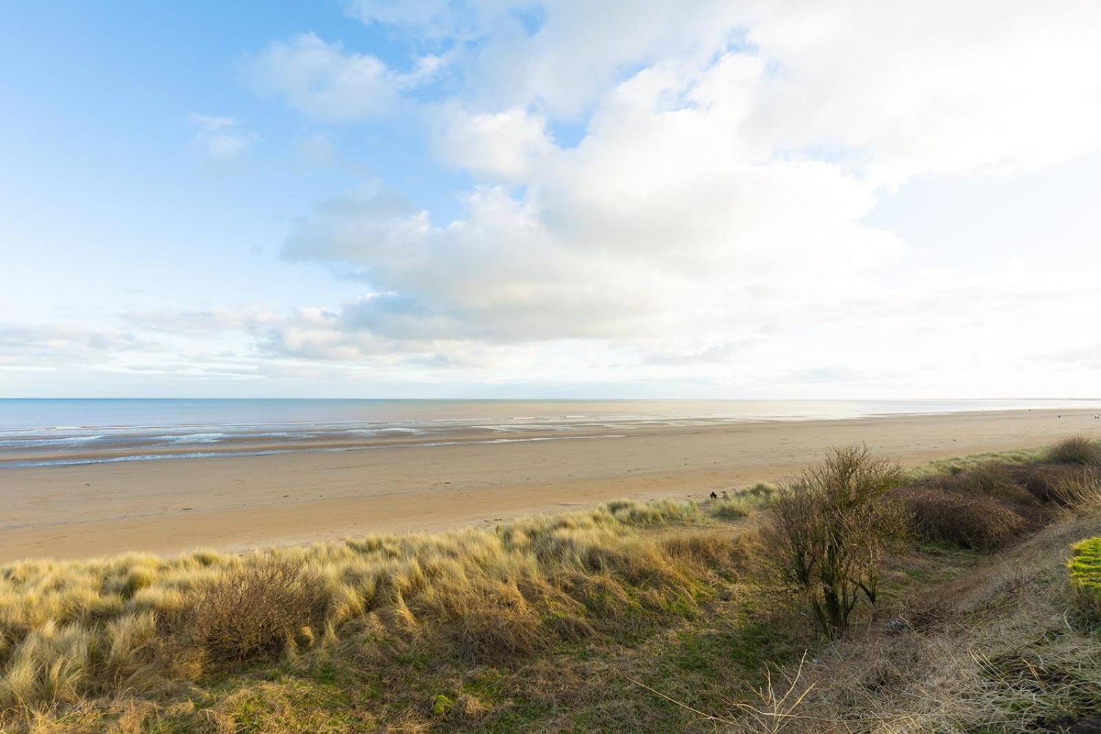 Beachfront Apartment - Ground Floor Apartment With Sea Views, Next To The Beach, Bridlington, North Yorkshire Bessingby Buitenkant foto