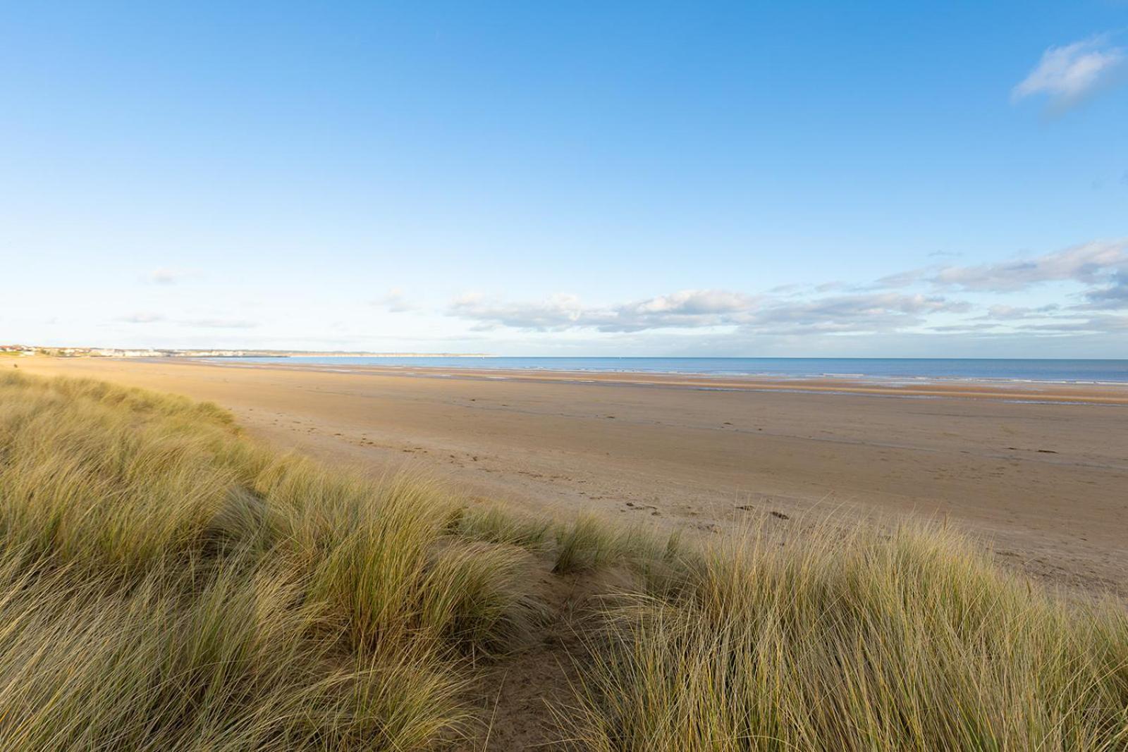 Beachfront Apartment - Ground Floor Apartment With Sea Views, Next To The Beach, Bridlington, North Yorkshire Bessingby Buitenkant foto