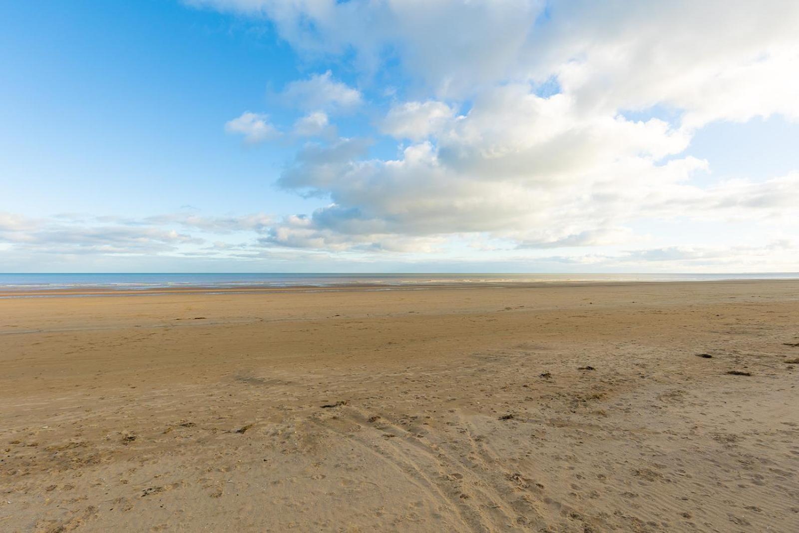 Beachfront Apartment - Ground Floor Apartment With Sea Views, Next To The Beach, Bridlington, North Yorkshire Bessingby Buitenkant foto