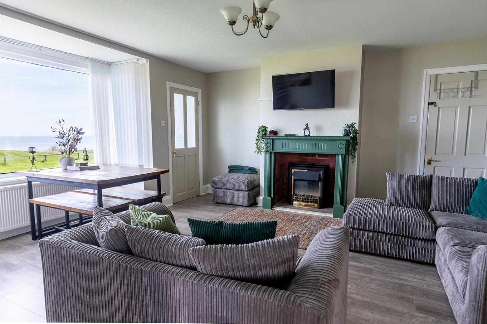 Beachfront Apartment - Ground Floor Apartment With Sea Views, Next To The Beach, Bridlington, North Yorkshire Bessingby Buitenkant foto