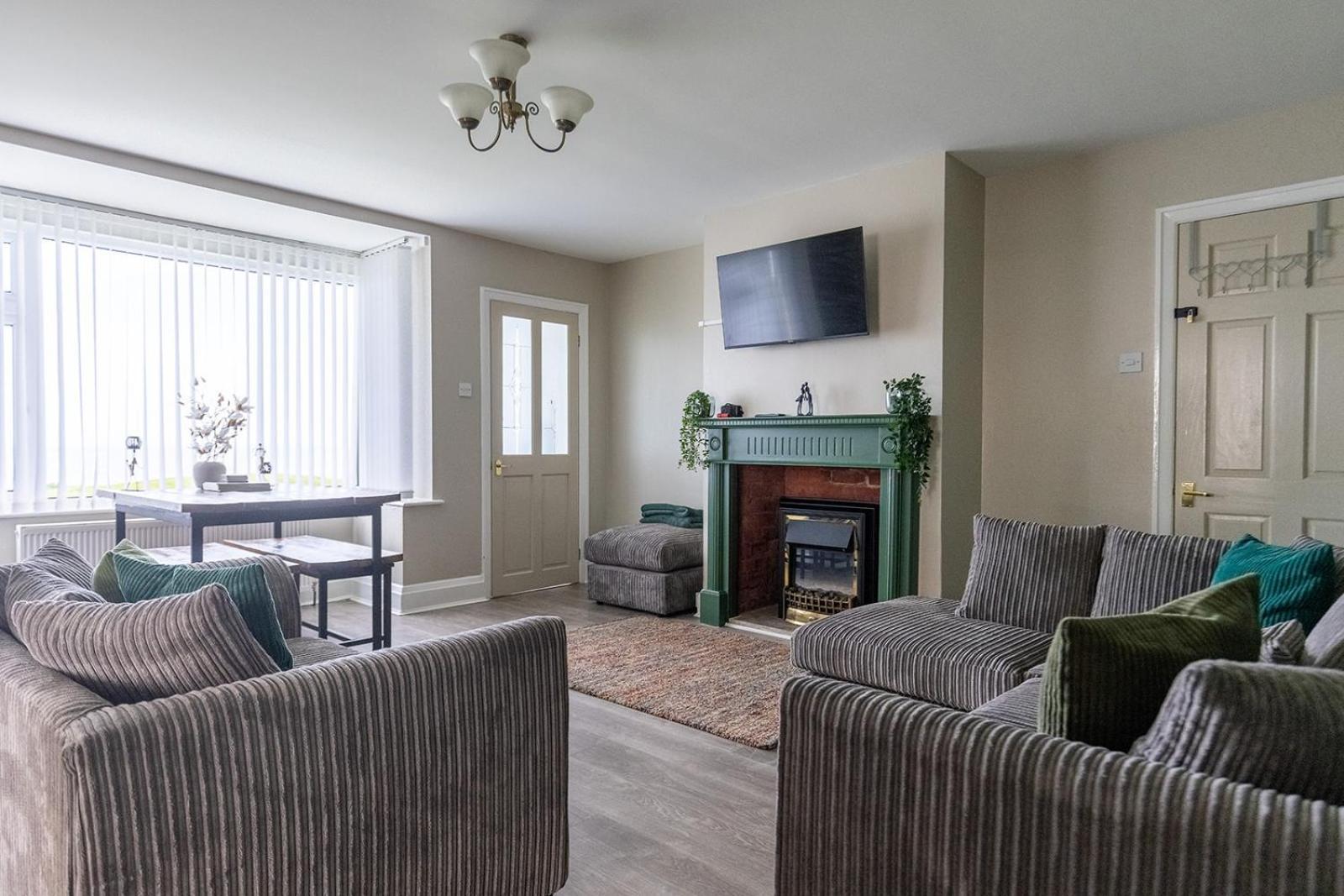 Beachfront Apartment - Ground Floor Apartment With Sea Views, Next To The Beach, Bridlington, North Yorkshire Bessingby Buitenkant foto