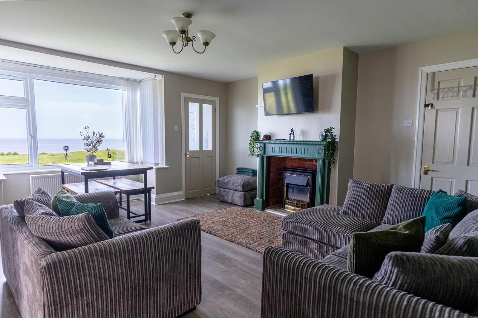 Beachfront Apartment - Ground Floor Apartment With Sea Views, Next To The Beach, Bridlington, North Yorkshire Bessingby Buitenkant foto